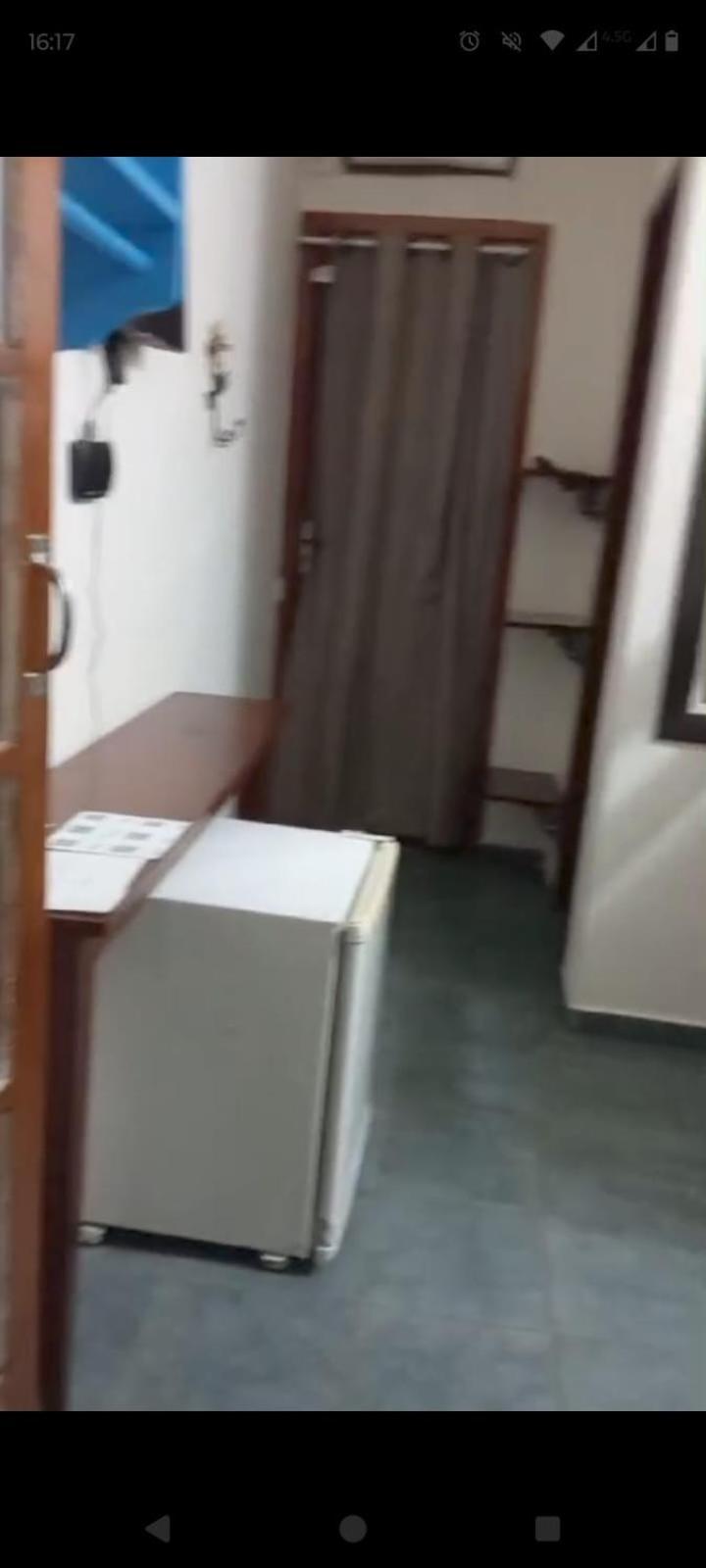 Single Bed in Male Dormitory Room with Shared Bathroom,1609806654:JPEG