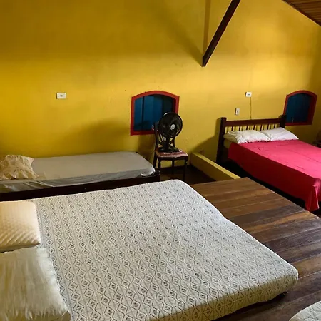 Casa Colorida - Ideal para Grupos e Família - 10 minutos a pé do centro - Churrasqueira-3
